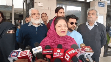 कनाड़िया: Sir की प्रक्रिया से खजराना क्षेत्र में कई लोगों के नाम कटे, पार्षद कलेक्टर जनसुनवाई में पहुंचीं