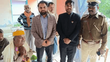 पतरघट: पतरघट में प्रशासनिक अधिकारियों ने विभागीय दिशा निर्देश पर स्वतंत्रता सेनानी राजबल्लभ सिंह को किया सम्मानित