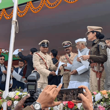 कृत्यानंद नगर: के नगर थाना के थाना अध्यक्ष को पुलिस महकमे में बेहतर काम करने के लिए दिया गया प्रस्तुति पत्र