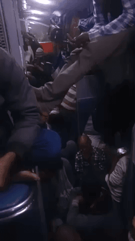 विक्रमशीला एक्सप्रेस में उमड़ी भीड़