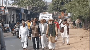 जतारा: जतारा तहसील में यूजीसी नियमों के खिलाफ सड़कों पर उतरे लोग, समाजसेवी ने अर्धनग्न होकर किया प्रदर्शन