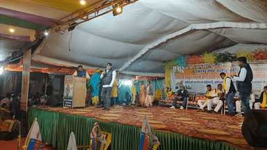 आज 27 जनवरी को मुंडारा में #आदिवासी #संस्कृति सतरंगी झंडा दिवस एवं #बिरसा_मुंडा जी की प्रतिमा अनावरण के अवसर पर आदिवासी समाज द्वारा अतिथि के रूप में आमंत्रित किया गया जिसमें साथियों सहित सम्मिलित हुआ एवं अपने विचार व्यक्त किए