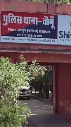 चौमूं: चोंमू कस्बे के मुख्य बाजार में स्थित मोबाइल दुकान में देर रात चोरी का प्रयास, सीसीटीवी में कैद हुई चोरों की तस्वीर