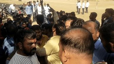 सेगांव: सीएम राइस स्कूल के बच्चों ने खोला मोर्चा, मांगों के लिए पैदल जिला मुख्यालय की ओर बढ़े