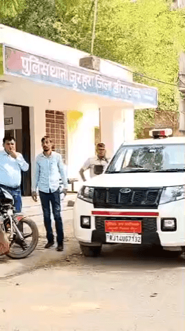 कामां: जुरहरा पुलिस ने साइबर ठगी के तीन आरोपियों को गिरफ्तार किया, मोबाइल और सिम को किया ज़ब्त