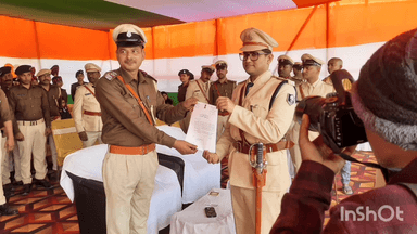 पतरघट: पतरघट थाना परिसर में कार्यरत पुअनि राजकिशोर प्रसाद को एसपी ने प्रशस्ति पत्र देकर सम्मानित किया