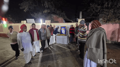 पतरघट: पतरघट में शिक्षाविद स्वर्गीय प्रभाकांत झा की 20वीं पुण्यतिथि मनाई गई, तेल चित्र पर किया माल्यार्पण