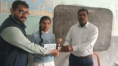 चैन चेतना इंटर कॉलेज के छात्र-छात्राओं जीजी मेमोरियल फार्मेसी कॉलेज द्वारा सम्मानित किया गया