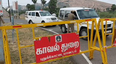 குளத்தூர்: மேலூரில் இருசக்கர வாகனத்தில் சென்ற பெண்கள் மீது டிப்பர் லாரி மோதி ஏற்பட்ட விபத்தில் ஒரு பெண் சம்பவ இடத்தில் பலி போலீசார் விசாரணை