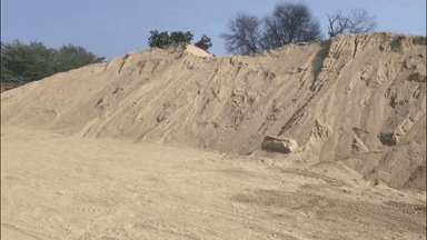 कोटड़ी: छीतर सिंह जी खेड़ा गांव में अवैध बजरी स्टॉक पर बड़ी कार्रवाई, करीब 4000 टन बजरी जब्त