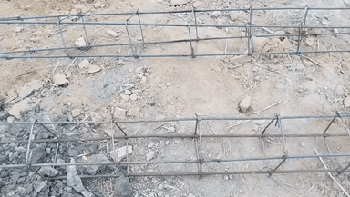 अमनौर प्रखंड के हुस्सेपुर पंचायत में सीढ़ी का निर्माण सही से नहीं किया जा रहा है ग्रामीणों ने विरोध जताया