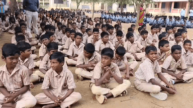 கறம்பக்குடி: மழையூர் அரசு மேல்நிலைப்பள்ளியில் 6 லட்சம் மதிப்பீட்டில் கட்டி முடிக்கப்பட்ட மிதிவண்டிகள் நிறுத்தும் கூட்டத்தை திறந்து வைத்த MLA Dr முத்துராஜா