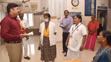 நல்லம்பள்ளி: நல்லம்பள்ளி அரசு ஆரம்ப சுகாதார நிலையத்தில் நோயாளிகளுக்கு அளிக்கப்படும் சிகிச்சைகள் குறித்து கலெக்டர் சதீஷ் ஆய்வு செய்தார்