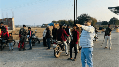 बेंगाबाद: बेंगाबाद टोल प्लाजा पर सड़क सुरक्षा माह के तहत वाहनों की सघन जांच, चालकों को नियमों की जानकारी दी गई