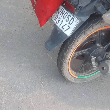 चांडिल: पालगम में जिओ पेट्रोल पंप के पास कार की टक्कर से बाइक सवार घायल