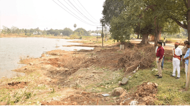 நல்லம்பள்ளி: சின்னப்பெருமன் ஏரி புணரமைக்கப்பட்டு, சுமார் 300 மரக்கன்றுகள் நட்டு வைத்து, பணிகளை கலெக்டர் சதீஷ் பார்வையிட்டார்.