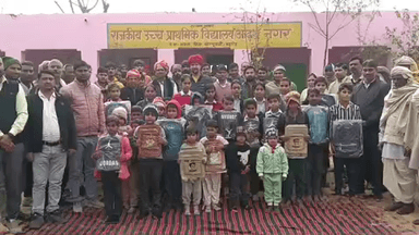 आमेर: आदर्श नगर के राजकीय उच्च प्राथमिक विद्यालय में कैबिनेट मंत्री के जन्म दिवस पर विद्यार्थियों को वितरित किए गए बैग
