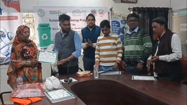 मधुपुर: स्वच्छ सर्वेक्षण 2025-26 को लेकर मधुपुर में सफाई मित्रों का प्रशिक्षण आयोजित