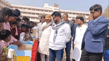 मधुपुर: मदर इंटरनेशनल एकादमी में विज्ञान प्रदर्शनी का भव्य आयोजन, मंत्री हफीजुल हसन ने छात्रों का हौसला बढ़ाया