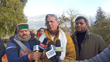 मनाली: टैक्सी मैक्सी यूनियन के पदाधिकारियों व सदस्यों की समस्याएं सुनने के बाद विधायक भुवनेश्वर गौड ने की बात