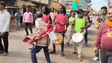 শালবনি: ভোটে গন্ডগোল করলেই গুলির আওয়াজ হবে, শালবনীর পীড়াকাটা থেকে তৃণমূলকে হুঁশিয়ারি দিলীপ ঘোষের