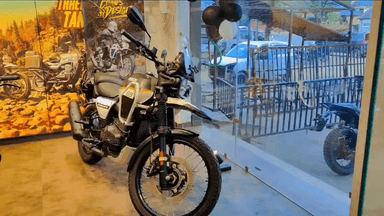 Open new Showroom KAMAKSHI Automobile JAWA YEZDI Motorcycle Showroom BalhuGHUMARWIN BILASPUR HP 9317077060,7807073363