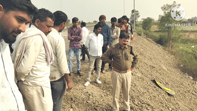 पंधाना: रूस्तमपुर के पास तेज रफ्तार ट्रक डिवाइडर से टकराकर पलटा, ड्राइवर घायल