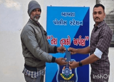 બાબરા: તેરા તુજકો અર્પણ” અંતર્ગત બાબરા પોલીસની પ્રશંસનીય કામગીરી – ગુમ થયેલ મોબાઇલ શોધી અરજદારને પરત અપાયો