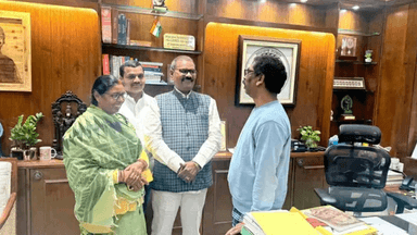 जमुआ: पूर्व विधायक केदार हाजरा ने मुख्यमंत्री हेमंत सोरेन से भेंट कर WEF डावोस 2026 में निवेश लाने पर बधाई दी