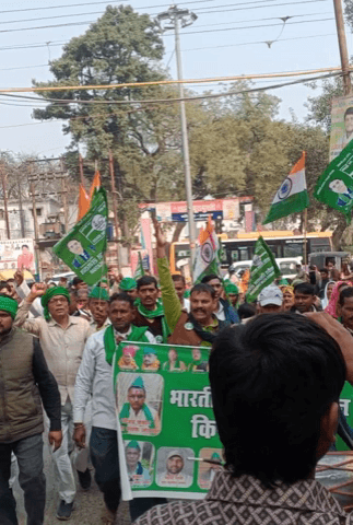 कामयाबी का रंग धीरे धीरे चढ़ता है।The color of success develops gradually.
@राजेन्द्र_यादव
#Rajendra_yadav
@Bhartiya_Kisan_Sangthan
#भारतीय_किसान_संगठन