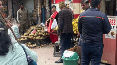 पंजाबी बाग: द्वारका जिला पुलिस ने भीड़भाड़ वाले बाजारों और संवेदनशील इलाकों में सुरक्षा के लिए चलाया तलाशी अभियान