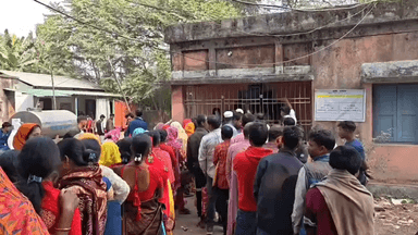 দিনহাটা ১: সুপ্রিম কোর্টের নির্দেশিকা অমান্য! এডমিট কার্ড গ্রহণ করতে অস্বীকার আধিকারিকের শুনানিতে উত্তেজনা দিনহাটা ১ বিডিও অফিসে