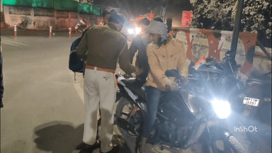 महू क्षेत्र में कोतवाली और यातायात पुलिस द्वारा चलाया गया सघन चेकिंग अभियान