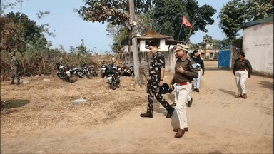 पीरटांड: हरलाडीह दुष्कर्म मामले की समीक्षा के लिए डीआईजी अंजनी कुमार ओपी पहुंचे, जांच तेज करने के निर्देश दिए