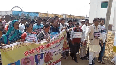 बेंगाबाद: चपुआडीह में नशा मुक्ति अभियान, ग्रामीणों व छात्रों ने रैली निकालकर नशे के खिलाफ दिया संदेश