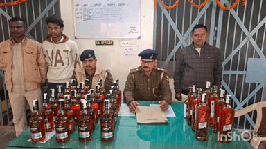 तुरकौलिया: तुरकौलिया पुलिस ने मुर्गियां टोला व लालबन टोला से 32 पीस विदेशी शराब के साथ एक महिला और दो पुरुष तस्करों को गिरफ्तार किया
