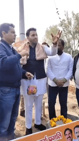 प्रीत विहार: त्रिलोकपुरी के ब्लॉक 13 में विधायक रविकांत ने त्रिकोण और नाले के निर्माण कार्य का किया शिलान्यास