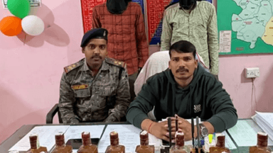 हज़ारीबाग: बड़कागांव में नकली शराब का भंडाफोड़, दो युवक गिरफ्तार