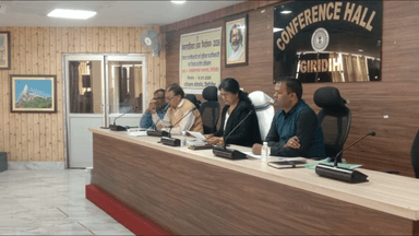 जमुआ: नगर पालिका चुनाव को लेकर समाहरणालय में सेक्टर व पुलिस पदाधिकारियों को दिया गया विशेष प्रशिक्षण