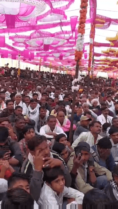 इंद्रगढ़: इंद्रगढ़ क्षेत्र के कमलेश्वर महादेव मंदिर में 108 कुंडिया शिव शक्ति रुद्र महायज्ञ का ध्वजारोहण कार्यक्रम आयोजित हुआ