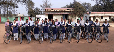 तमनार: सरस्वती साइकिल योजना के तहत सामारुमा हाई स्कूल की छात्राओं को मिली साइकिलें