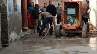 शोहरतगढ़: रवि अग्रवाल नगर पंचायत शोहरतगढ़ के शिवनगर वार्ड में हो रहे सीसी ढलाई कार्य का किया निरीक्षण