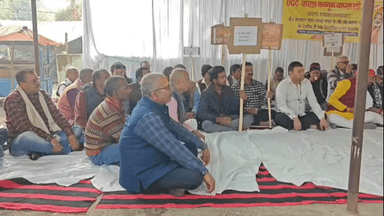 अररिया: धरना स्थल पर यूजीसी के विरोध में स्वर्ण समाज के लोगों ने दिया धरना, सरकार के खिलाफ लगाए नारे