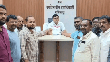 मुर्तीजापूर: पीक विमा तत्काळ द्या, अन्यथा आंदोलनाचा इशारा, क्रांतिकारी शेतकरी संघटनेचे उपविभागीय अधिकाऱ्यांना निवेदन