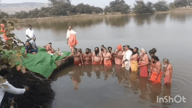 त्र्यंबकेश्वर: त्र्यंबकेश्वर येथे आखाडा परिषदेच्या वतीने माघ पौर्णिमेनिमित्ताने बिल्व तीर्थ स्नान