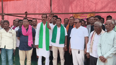 धान बेचने से वंचित किसानों ने महासमुंद जिला के पिथौरा और बागबाहरा तहसील के तेंदुकोना में प्रदर्शन तीन किसान आमरण अनशनरत