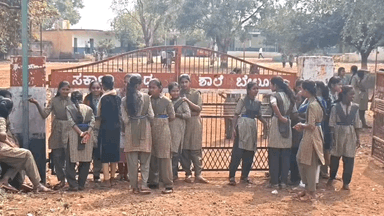 ಹುಲಸೂರ: ಬೇಲೂರ ಗ್ರಾಮದಲ್ಲಿ ವಿಜ್ಞಾನ ಶಿಕ್ಷಕಿ ವಿರುದ್ಧ ಕ್ಲಾಸ್"ಗೆ ಬಹಿಷ್ಕಾರ ಹಾಕಿ ವಿದ್ಯಾರ್ಥಿಗಳಿಂದ ಪ್ರತಿಭಟನೆ