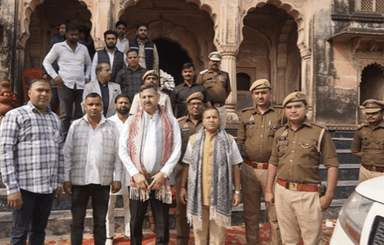 कटी हुई टहनियां कहां छांव देती हैं,, हद से ज्यादा उम्मीदें हमेशा घाव देती हैं।