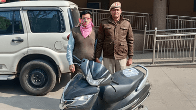 पंजाबी बाग: पंजाबी बाग पुलिस ने एक शातिर अपराधी को चोरी की स्कूटी और अवैध चाकू के साथ गिरफ्तार किया