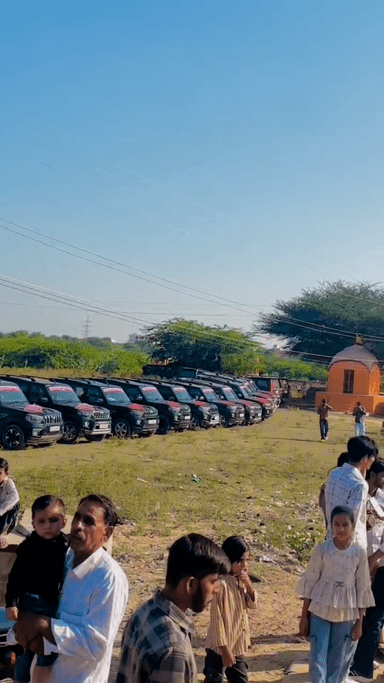 सादियों के सिजन में अपनी मन पसंद गाड़ी बुक करने के लिए आज ही सम्पर्क करें -9462143066